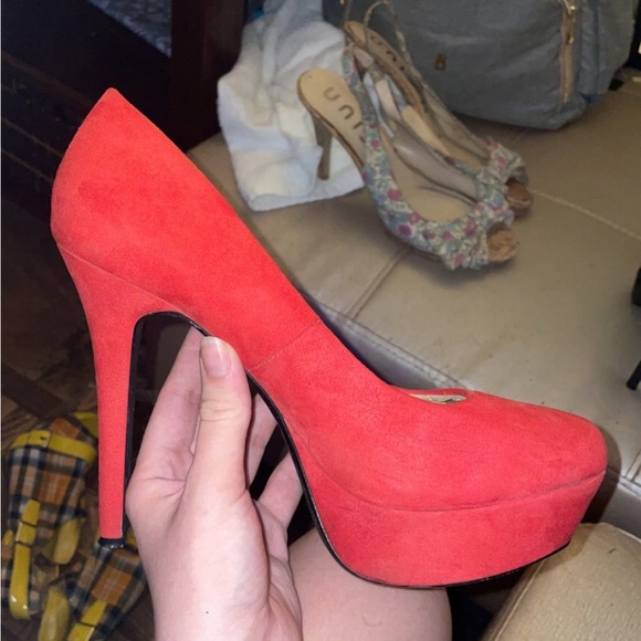 It’s Brand, size 9 1/2, bright red color. - Picture 5 of 6
